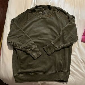 Green oversized crewneck